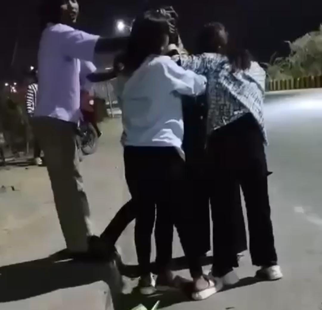 Ambikapur girls fight