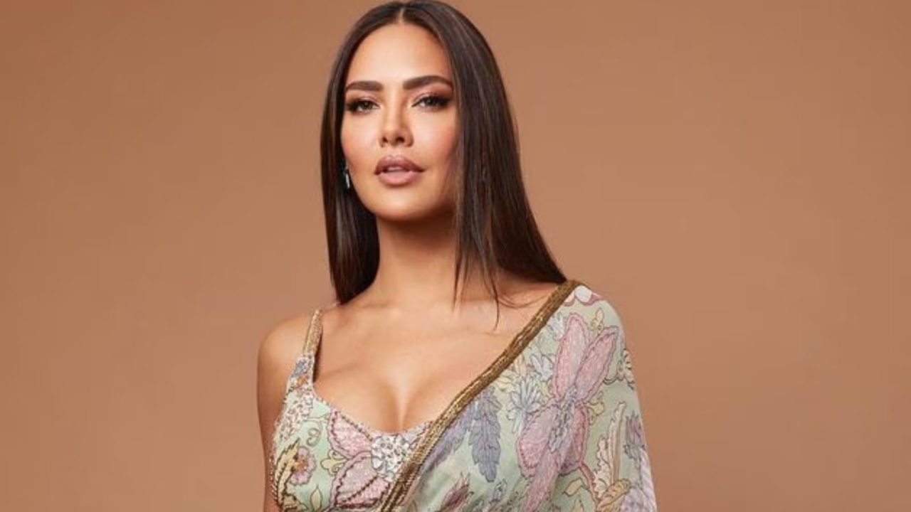 Esha-Gupta (1)