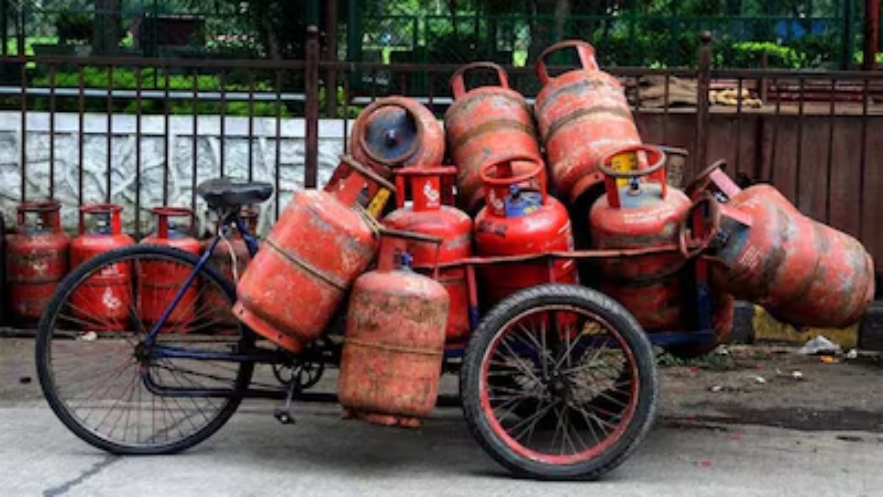 LPG-Cylender-Pirce-Hike (1)