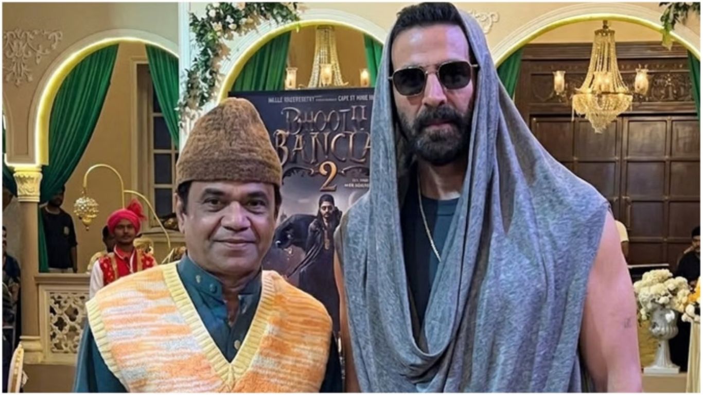 Rajpal-Yadav-and-Akshay-Kumar (1)